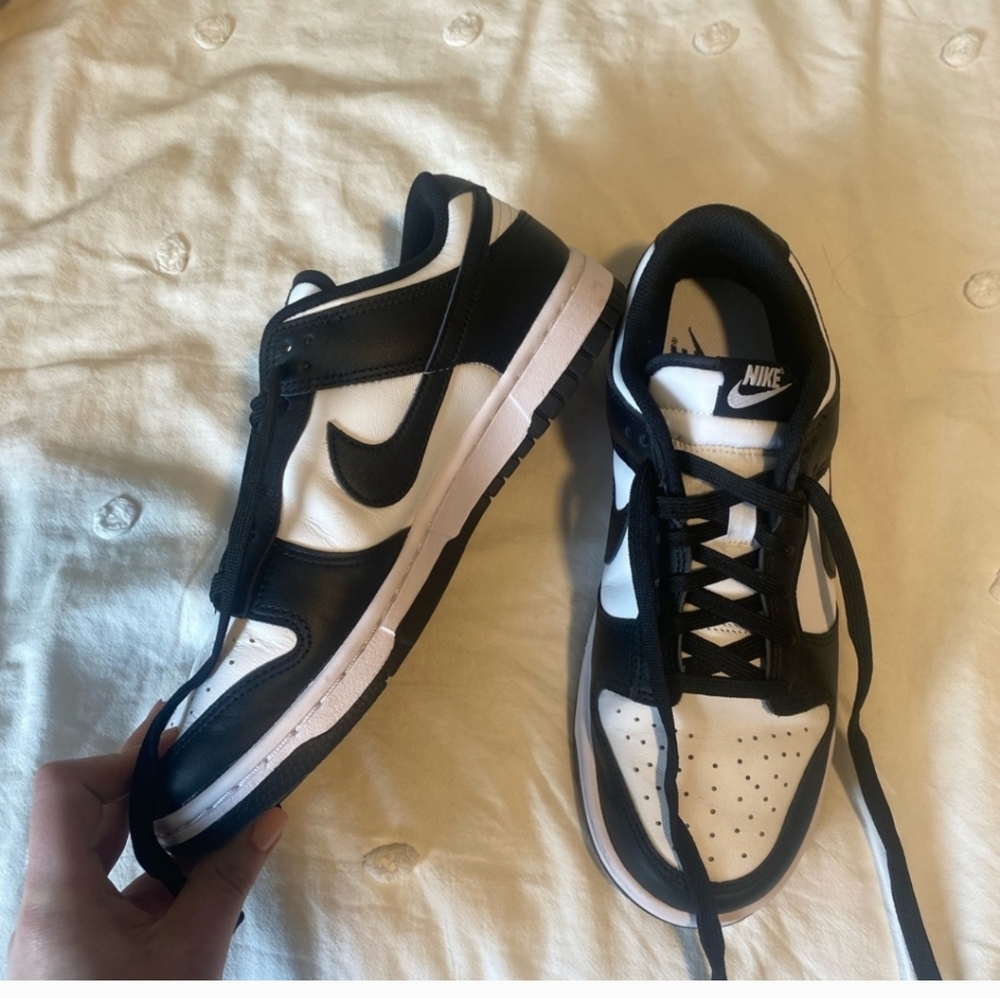 Nike Womens Panda Dunks - Picture 2 of 4